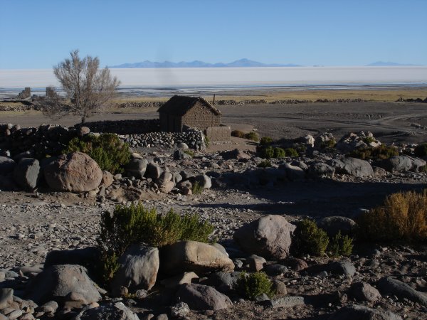 Vesnice Coqueza na pobřeží salaru.